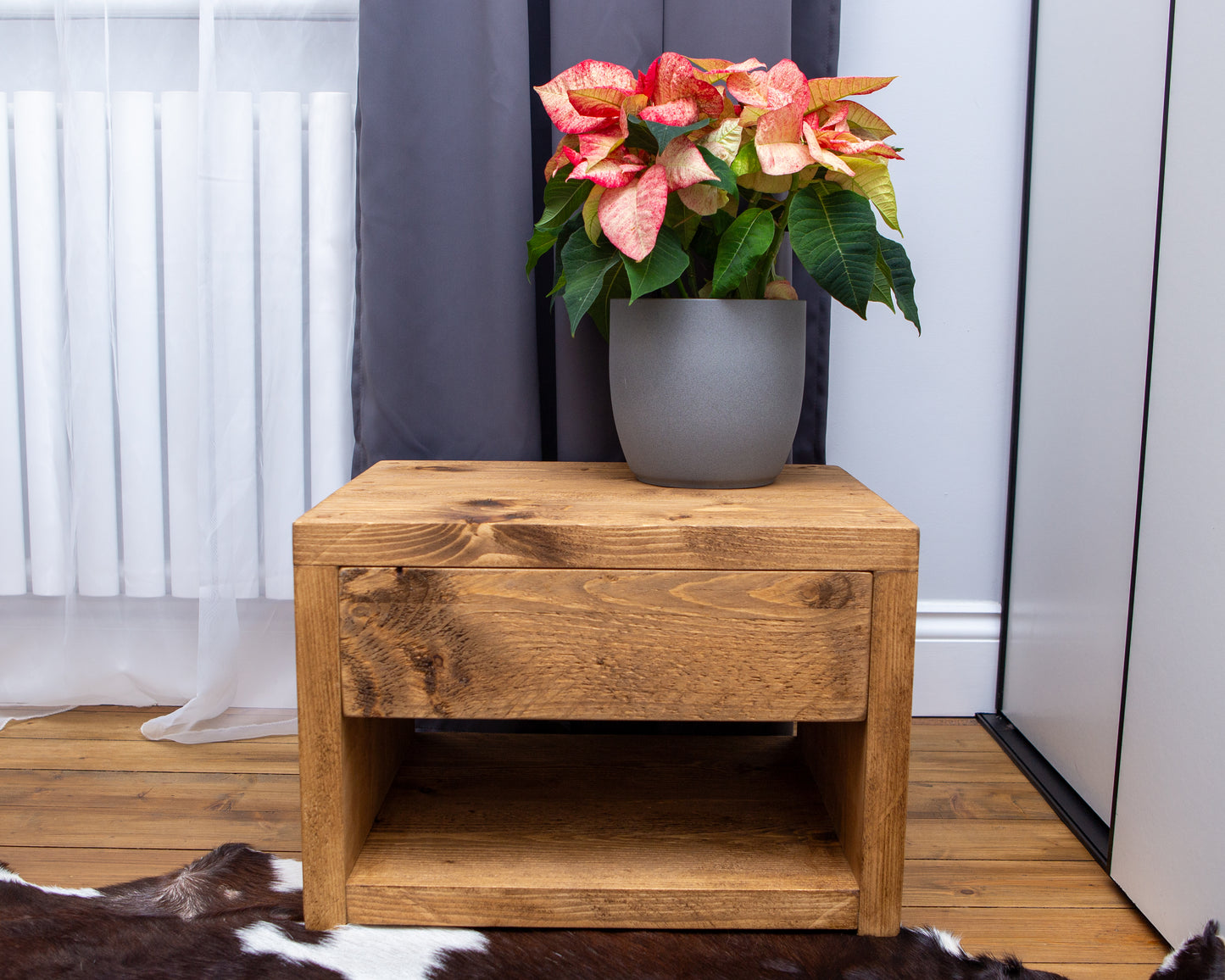 CHUNKY BEDSIDE TABLE WITH DRAWER