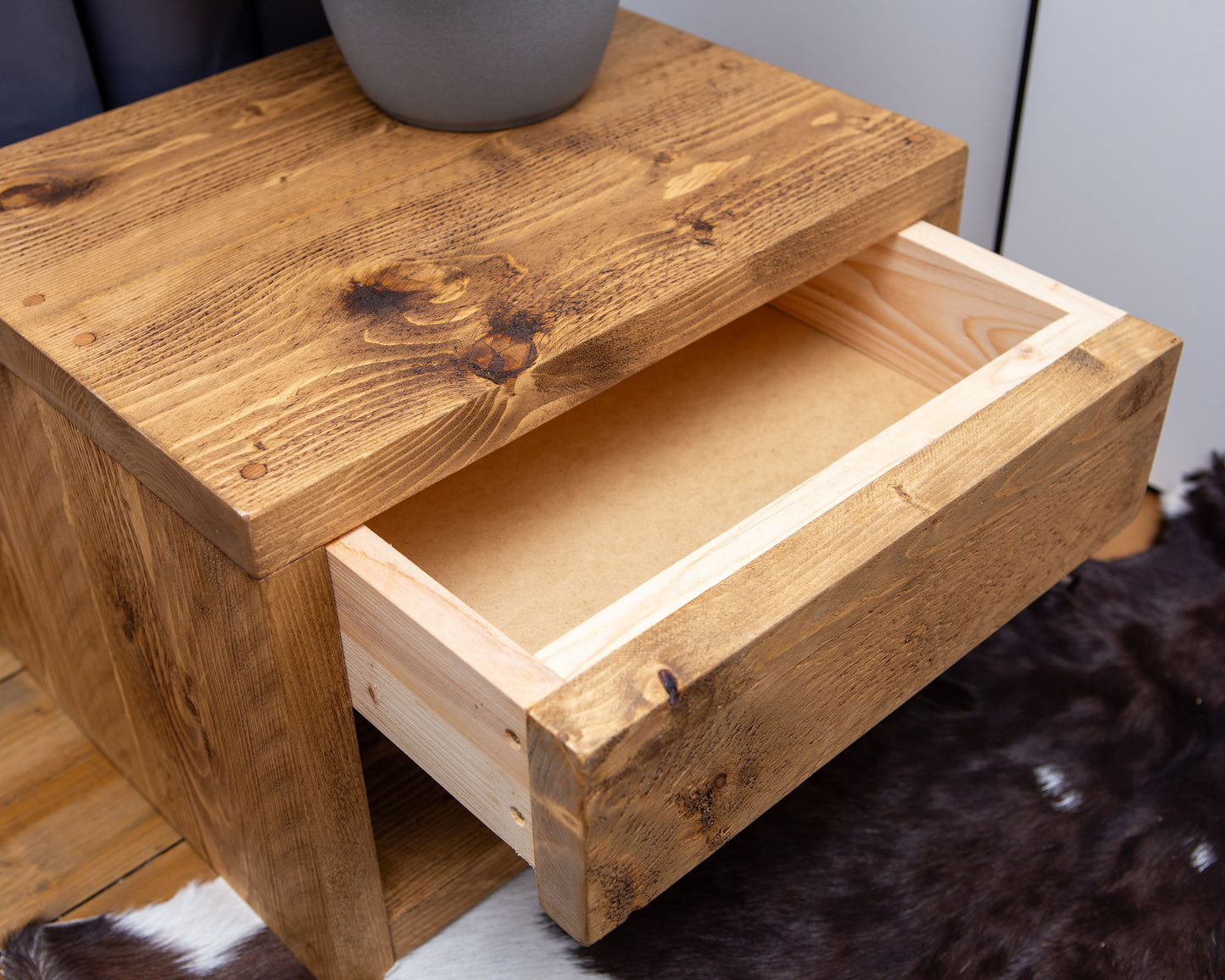 CHUNKY BEDSIDE TABLE WITH DRAWER