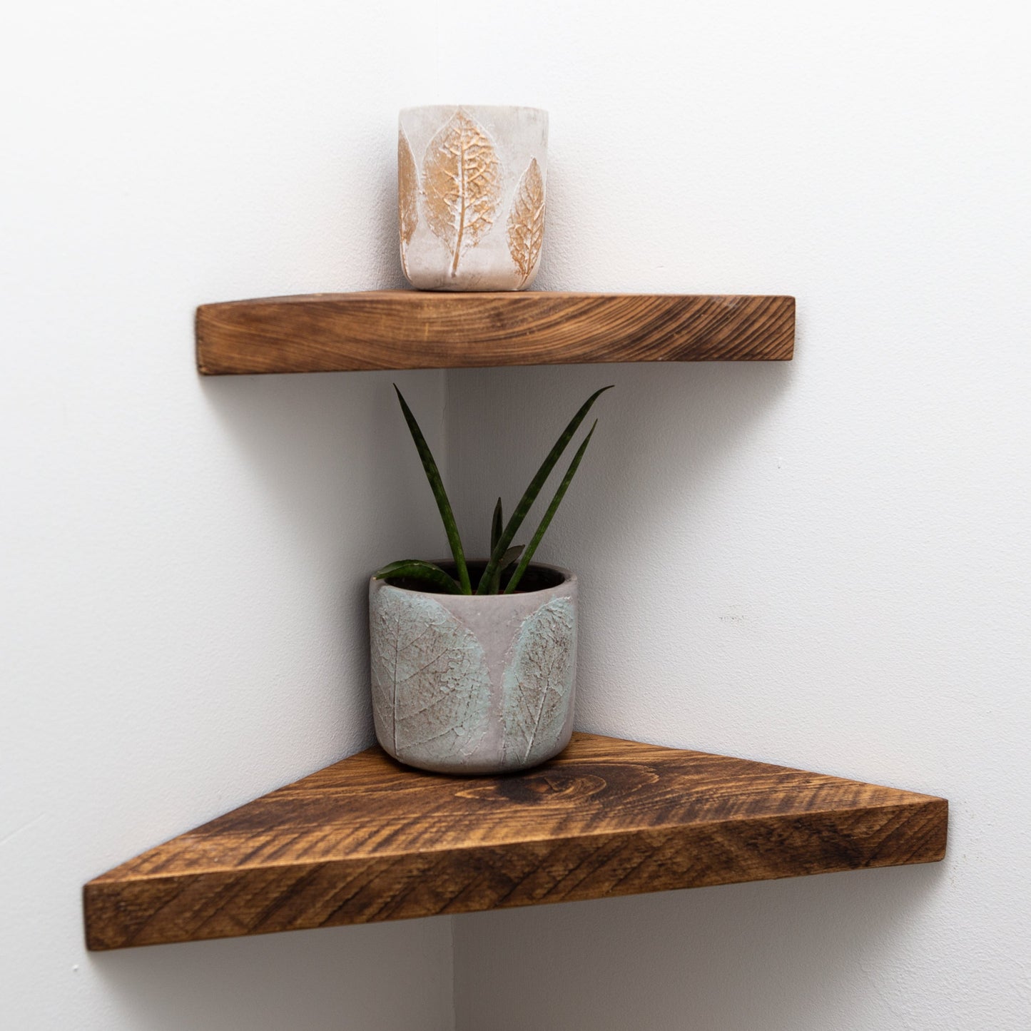 CORNER SHELVES SET OF 2