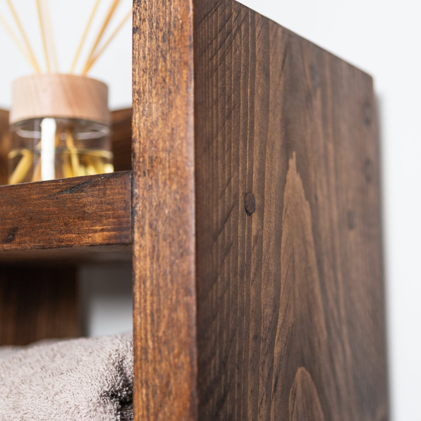 BATHROOM FLOOR SHELVING UNIT